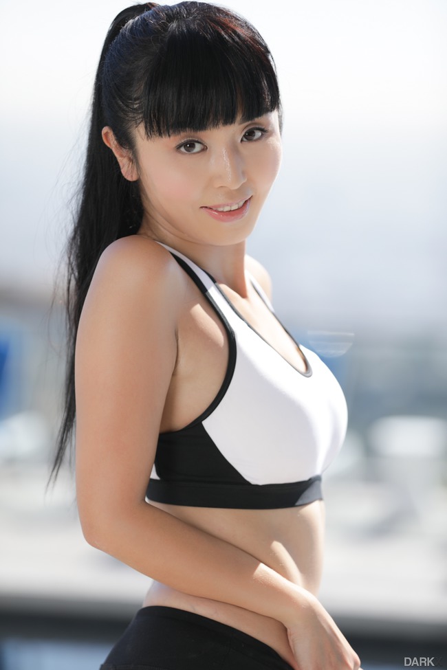 Sexy Asian Babe Marica Hase Strips And Poses Naked (2/15)