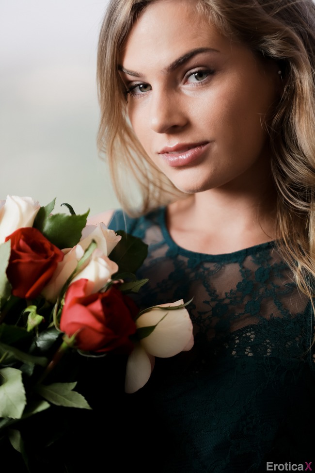 Beautiful Sidney Cole With Roses (3/15)