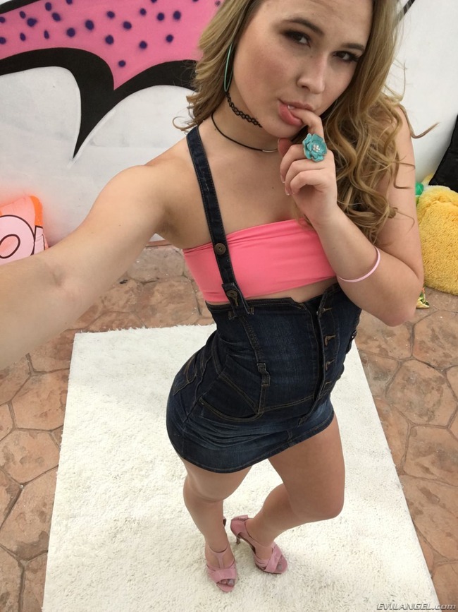 Anal Play Threesomes With Zelda And Alyssa (11/21)