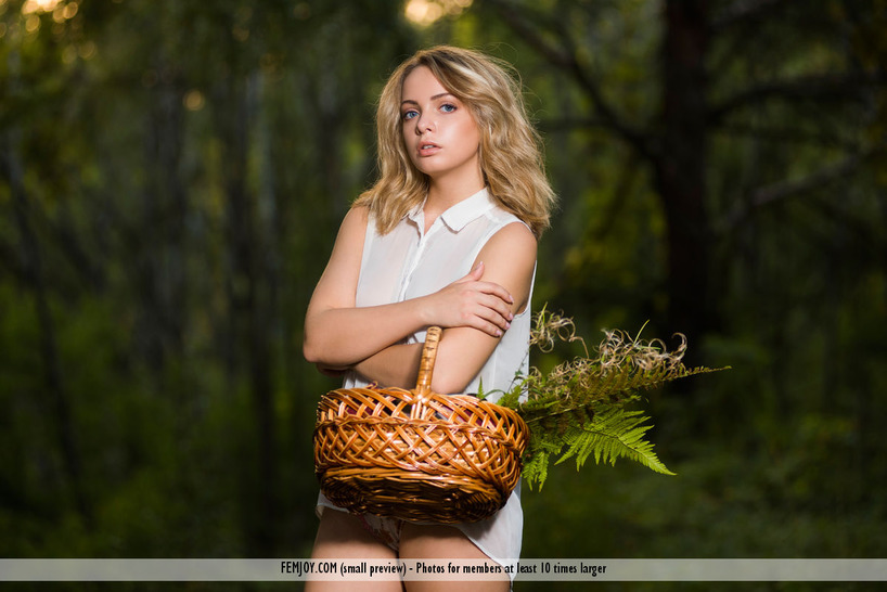 Lydia Gets Naked In The Dark Forest (1/16)