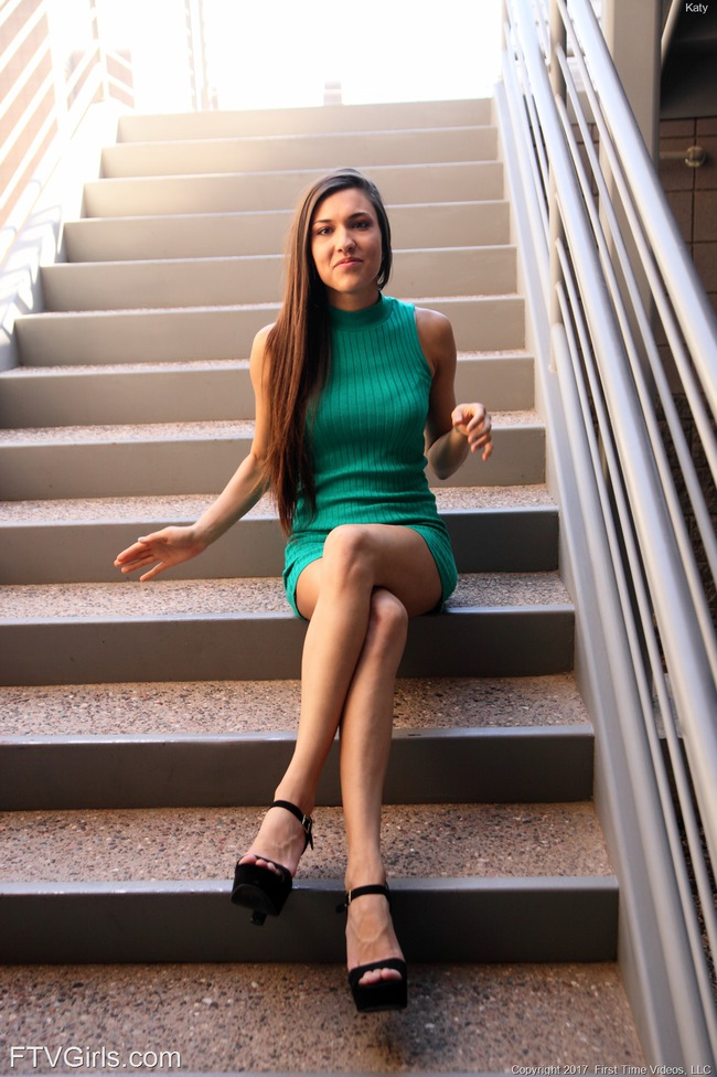 Elegant Babe Katy Dildoing On The Stairway (10/15)