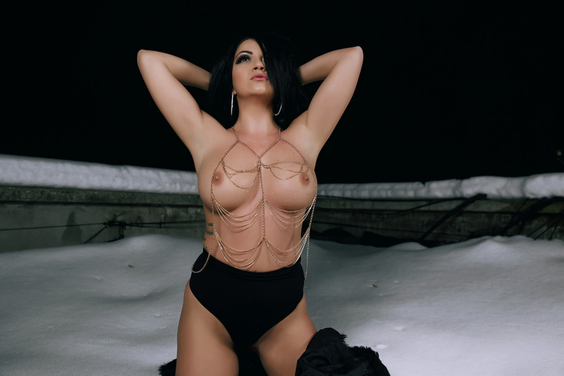 Valentine's Day Treat With Sophy Davis (4/15)