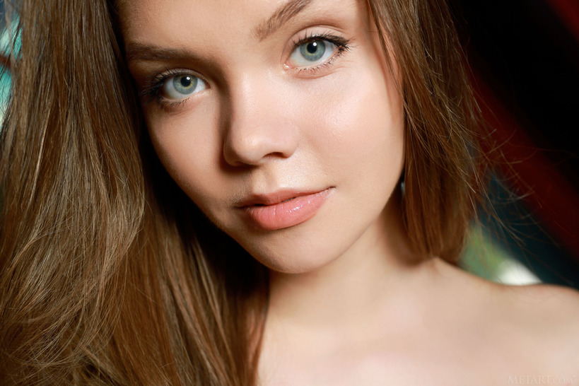 Green Eyed Beauty Tammi Lee Gets Nude (6/21)