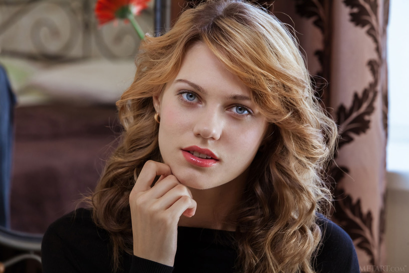 Blue Eyed Beauty Shirley Tate In Hot Red Panties (1/18)