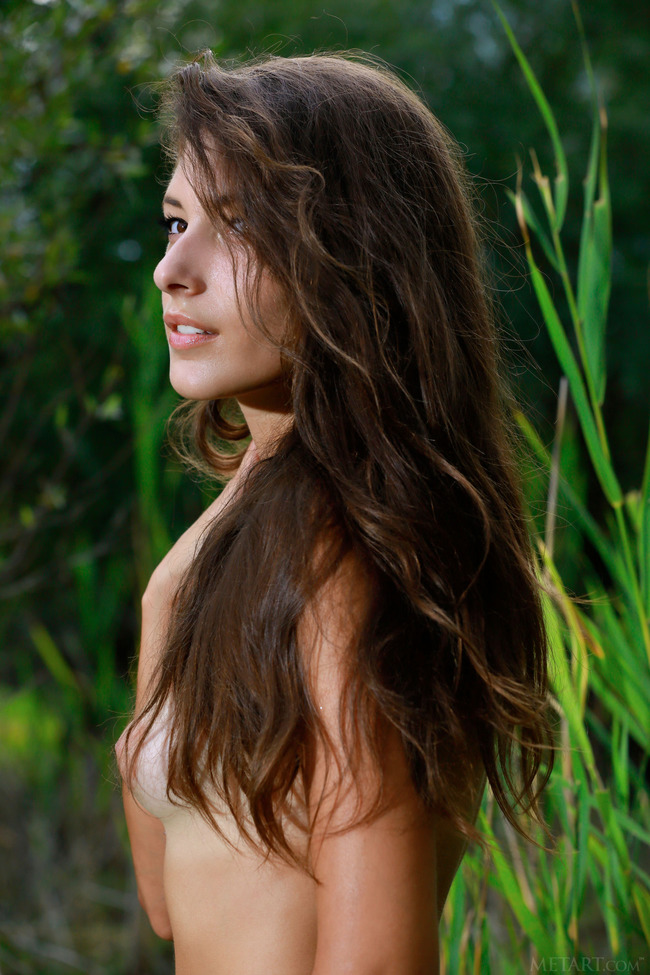 Brown Eyed Newbie Rosella Gets Naked In The Nature (10/21)