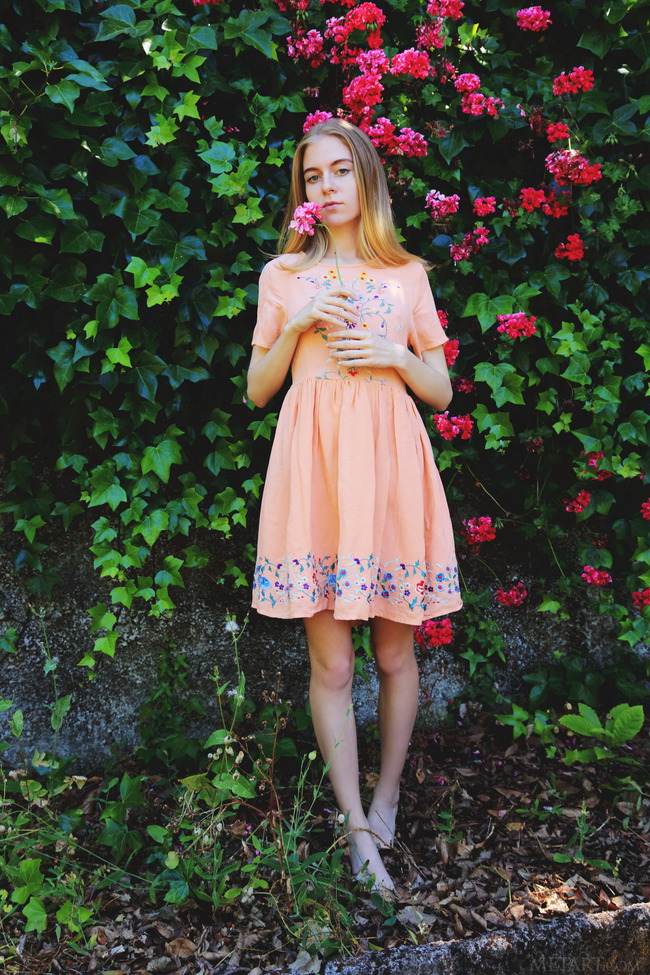 Sweet and sexy Shayla loves getting back to nature (3/21)