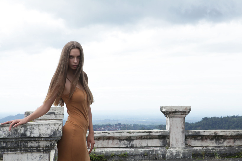 Statuesque stunner Elin (2/21)