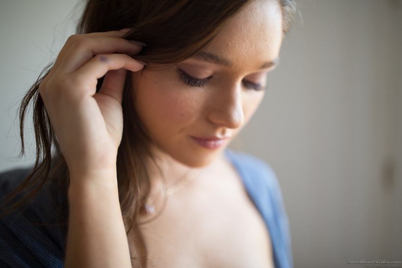 Stripping Zoe (17/21)