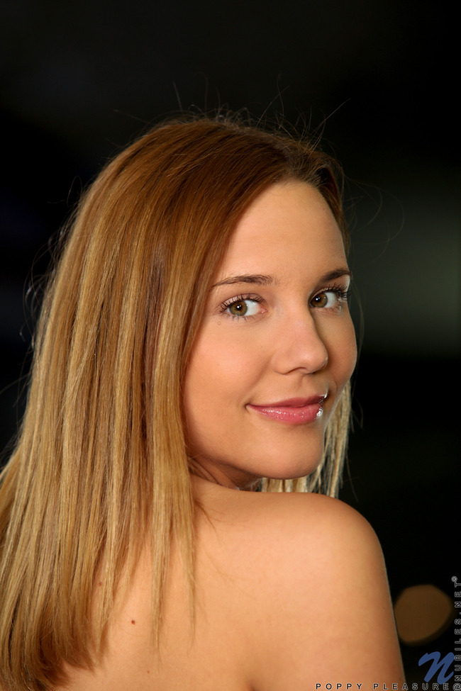 Poppy's bald pussy is already wet (2/21)