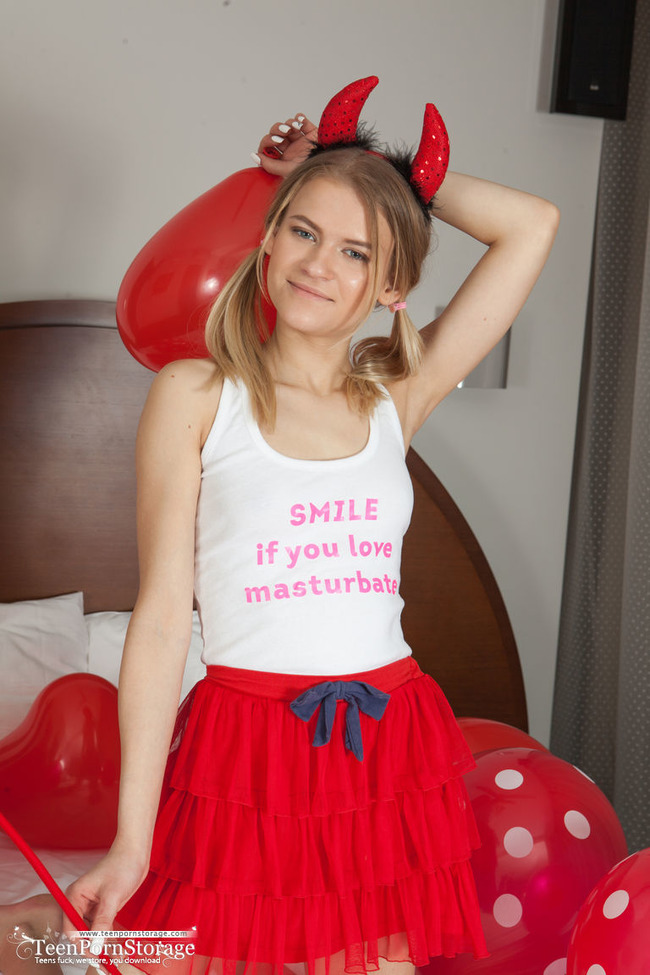 Horny naked devil posing (1/20)